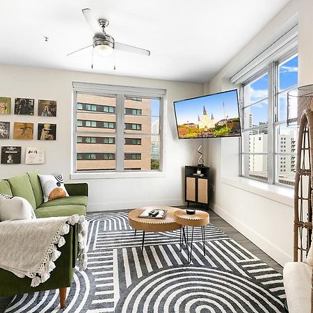 Luxury 2-Bedroom Condo Steps Away From The French Quarter Новый Орлеан Экстерьер фото