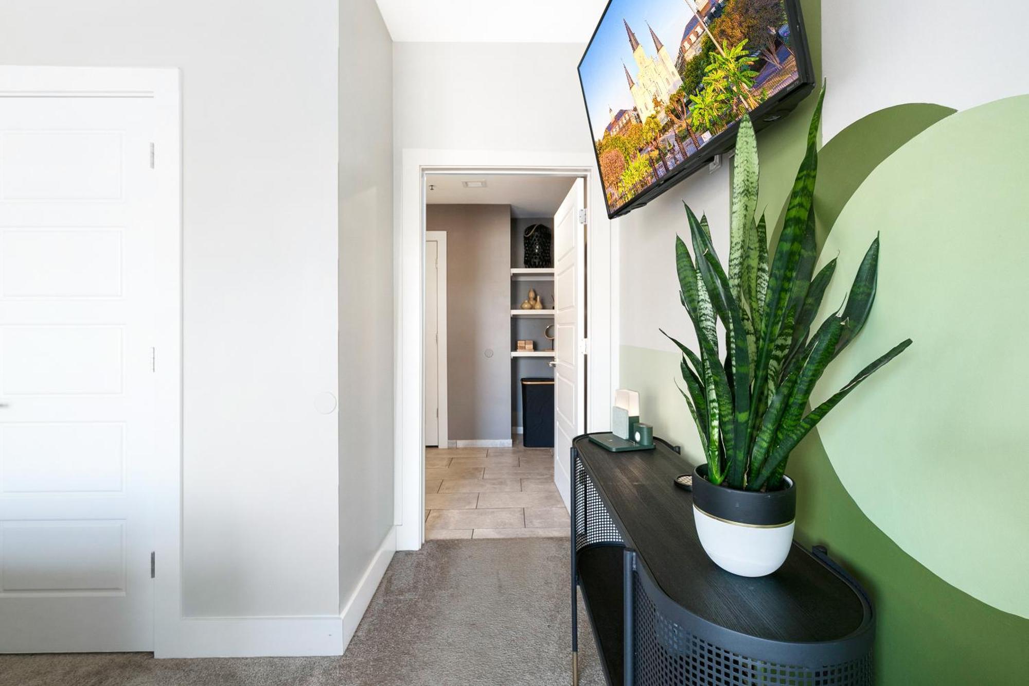 Luxury 2-Bedroom Condo Steps Away From The French Quarter Новый Орлеан Экстерьер фото