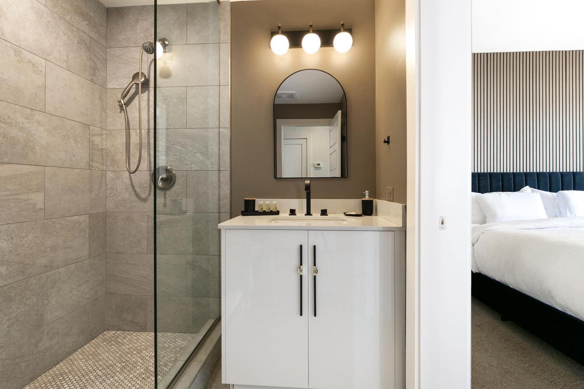 Luxury 2-Bedroom Condo Steps Away From The French Quarter Новый Орлеан Экстерьер фото