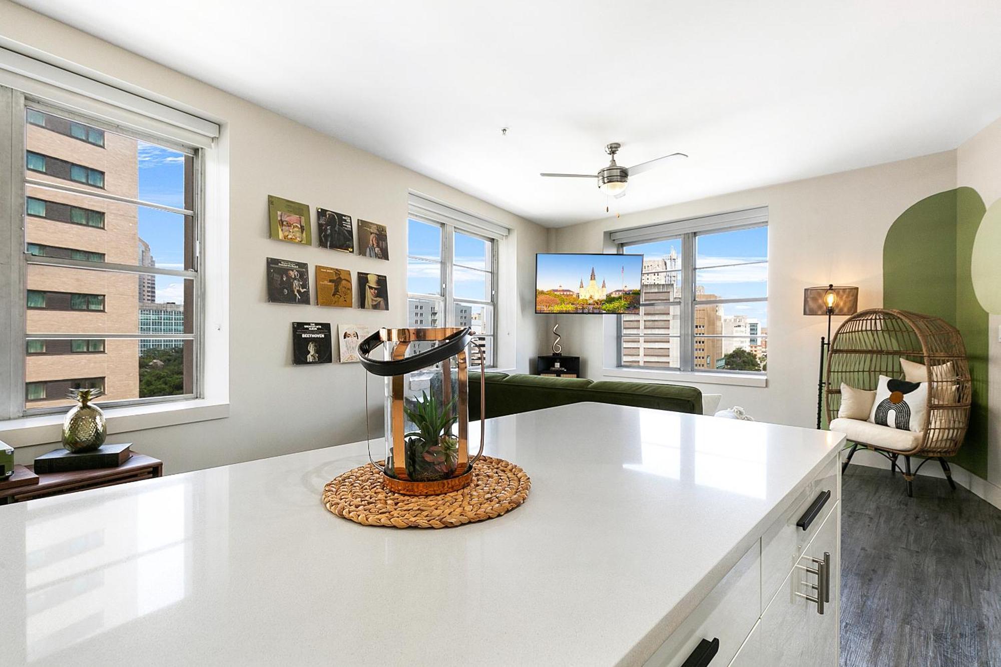 Luxury 2-Bedroom Condo Steps Away From The French Quarter Новый Орлеан Экстерьер фото