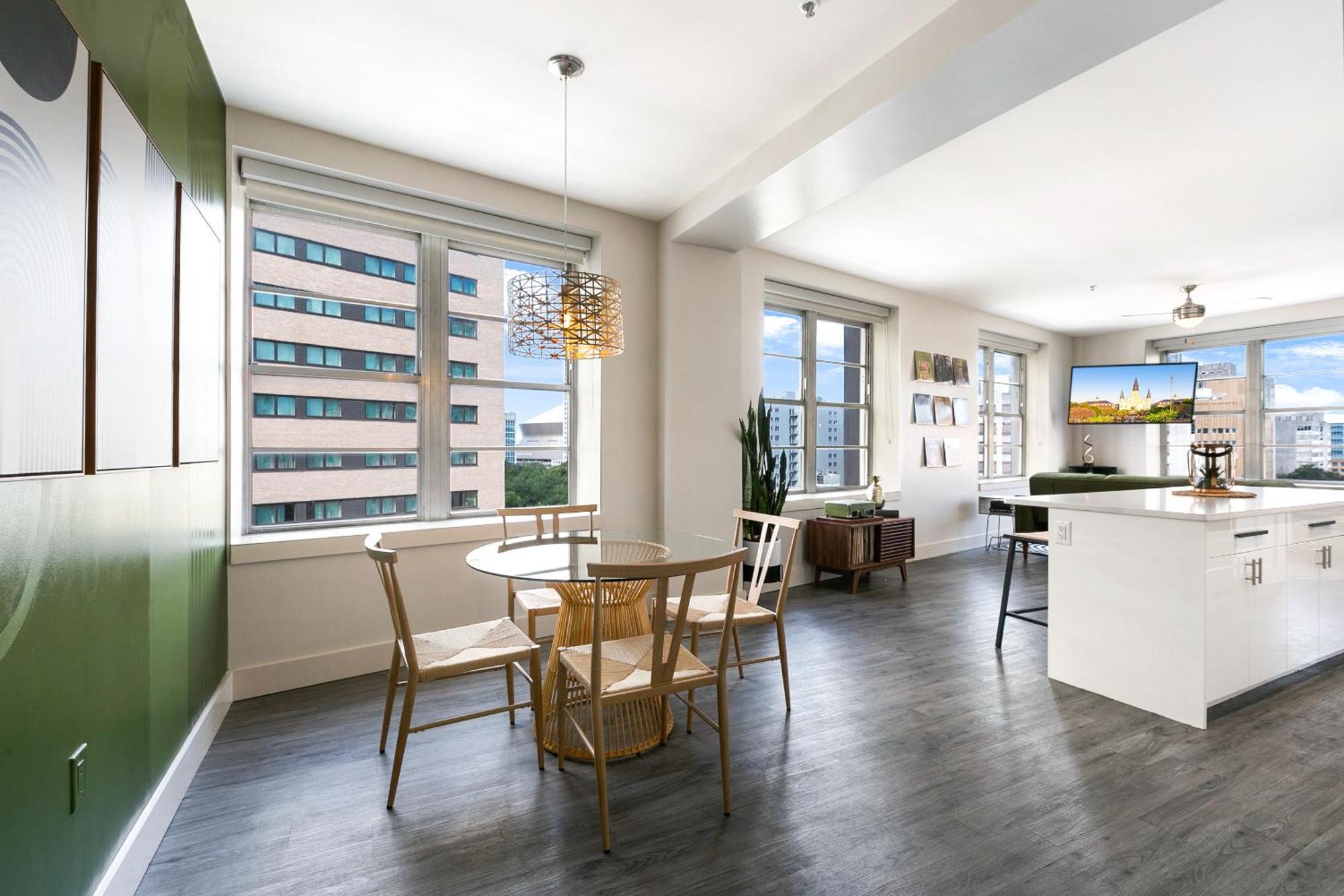 Luxury 2-Bedroom Condo Steps Away From The French Quarter Новый Орлеан Экстерьер фото