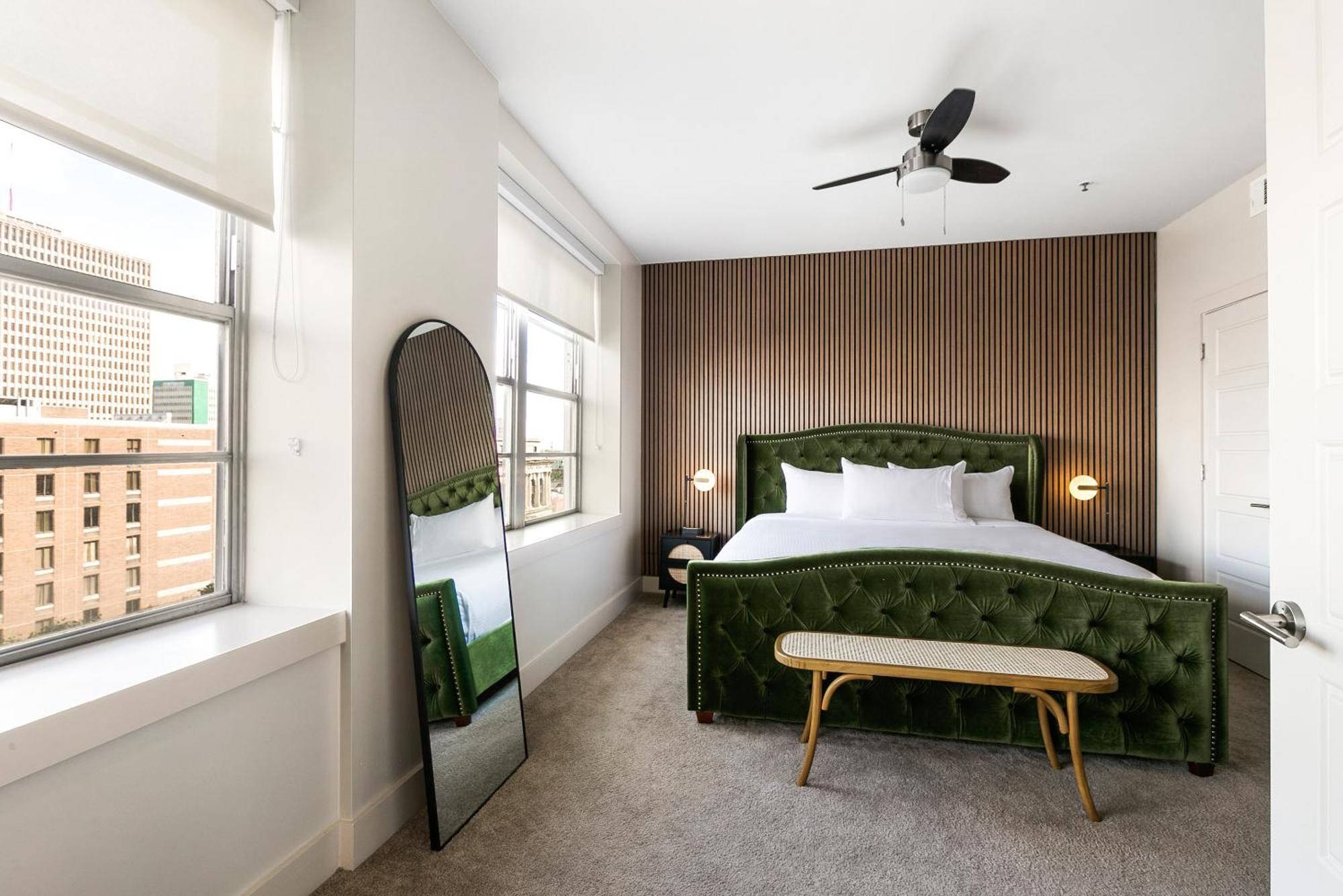 Luxury 2-Bedroom Condo Steps Away From The French Quarter Новый Орлеан Экстерьер фото