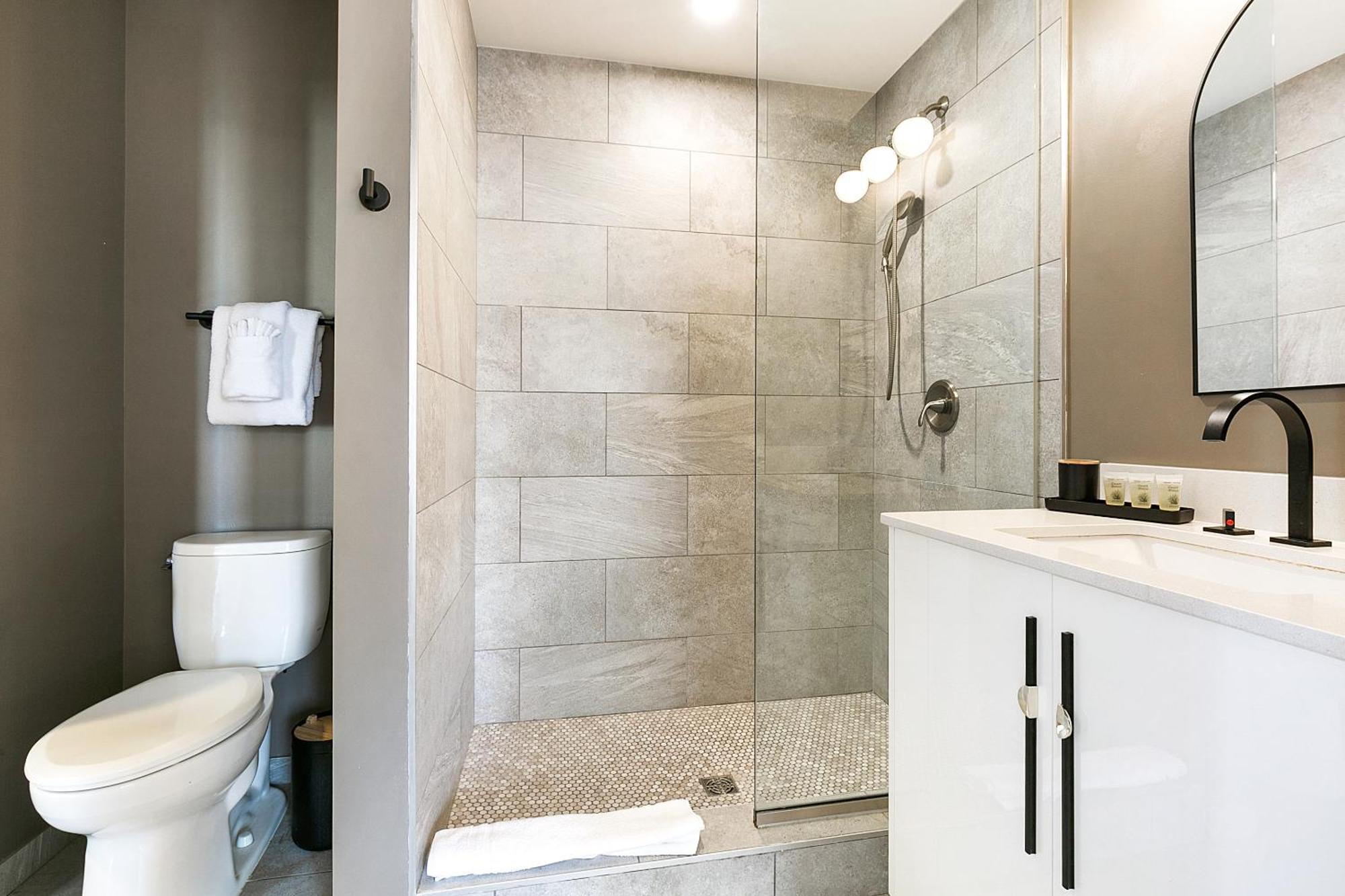 Luxury 2-Bedroom Condo Steps Away From The French Quarter Новый Орлеан Экстерьер фото