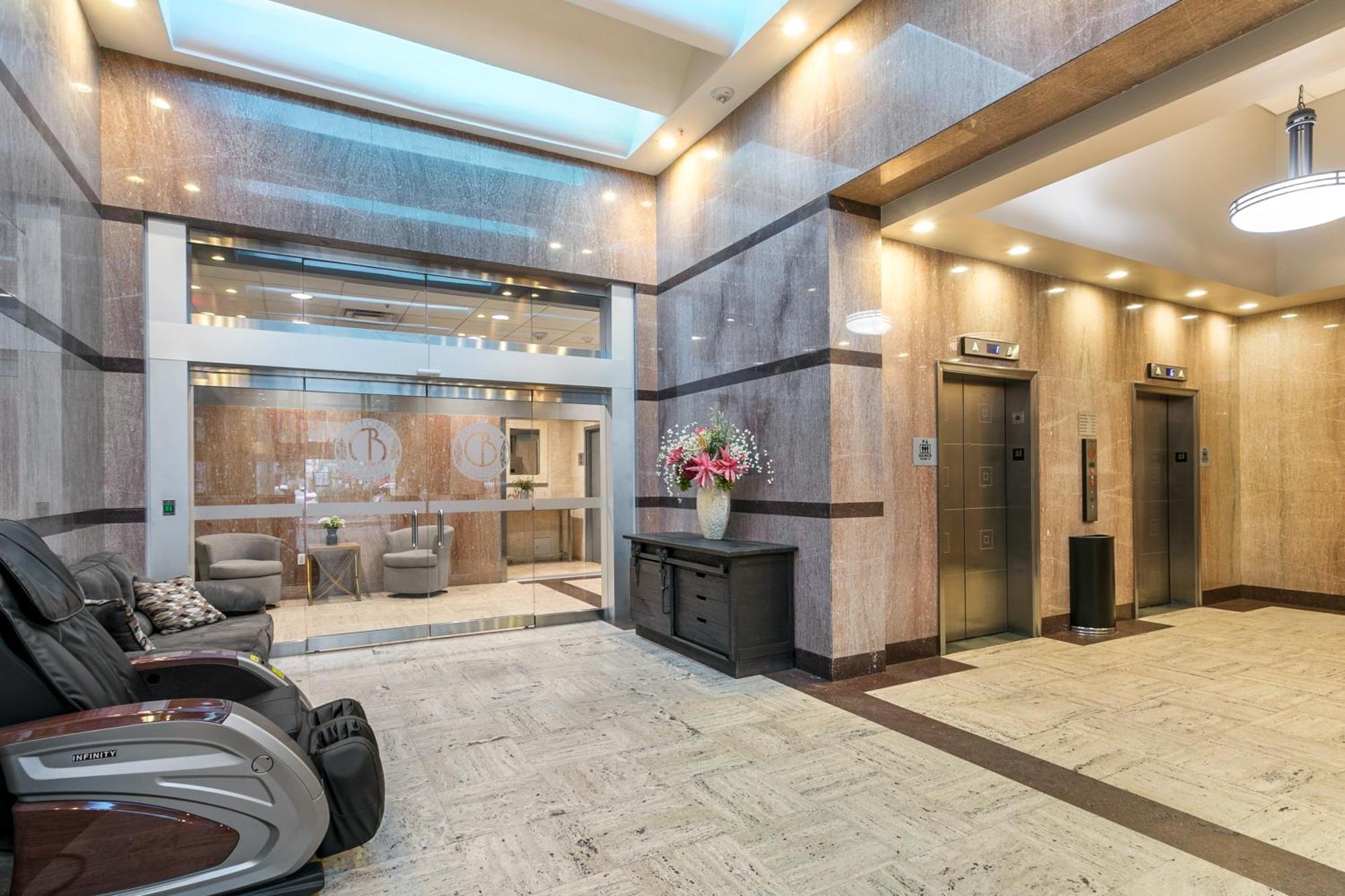 Luxury 2-Bedroom Condo Steps Away From The French Quarter Новый Орлеан Экстерьер фото